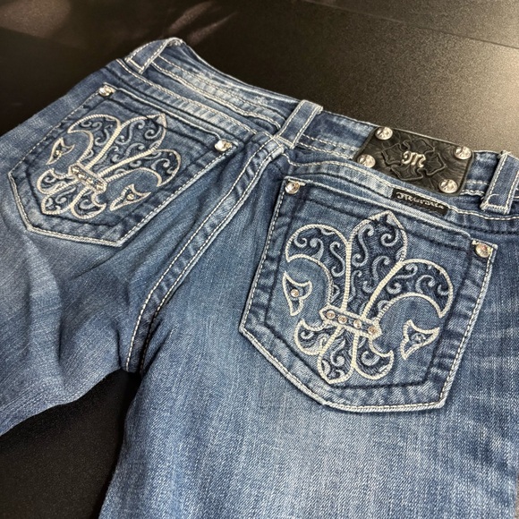 Miss Me Denim - Miss Me fleur de lis enboired jeans size 28 distressed boot cut‎ western Buckle